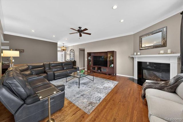 20196 Huron Drive, Clinton Township, MI 48038