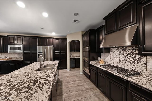 7148 White Bloom Avenue, Las Vegas, NV 89117