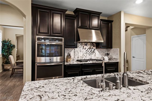 7148 White Bloom Avenue, Las Vegas, NV 89117