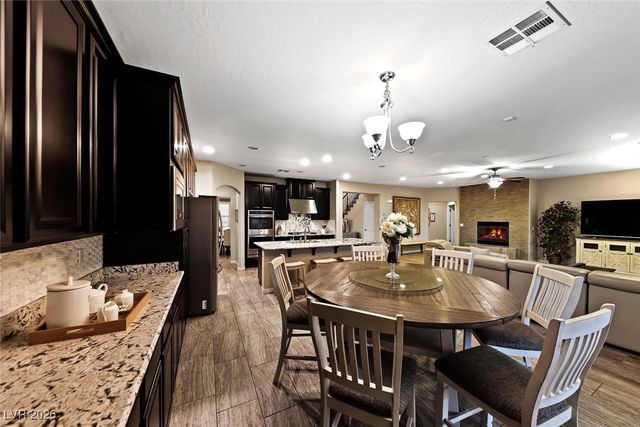 7148 White Bloom Avenue, Las Vegas, NV 89117