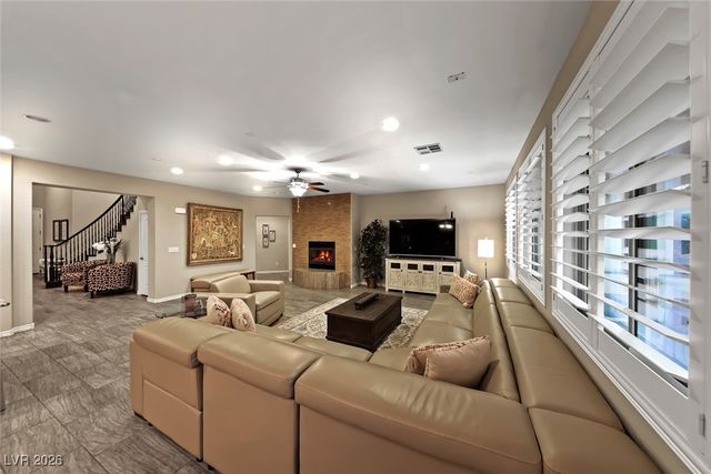 7148 White Bloom Avenue, Las Vegas, NV 89117