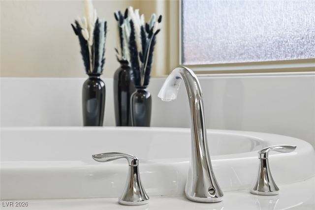 7148 White Bloom Avenue, Las Vegas, NV 89117