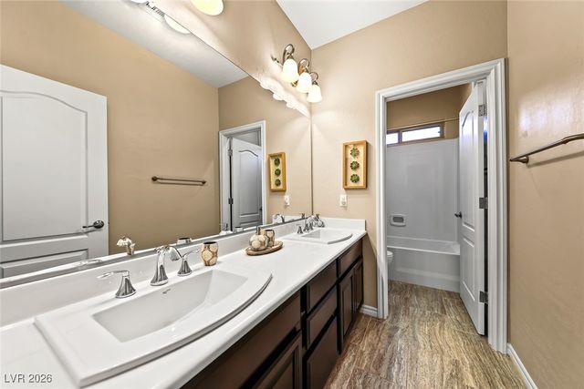 7148 White Bloom Avenue, Las Vegas, NV 89117