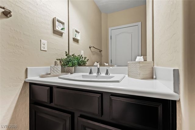 7148 White Bloom Avenue, Las Vegas, NV 89117