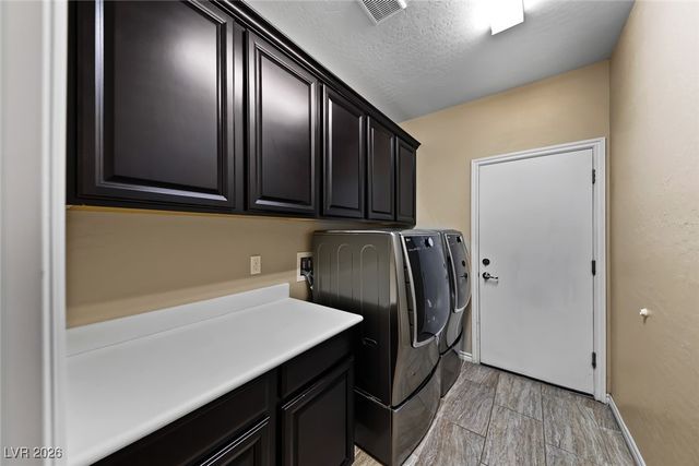 7148 White Bloom Avenue, Las Vegas, NV 89117