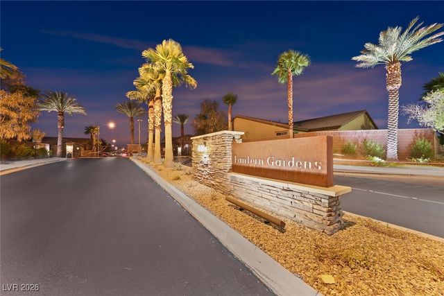 7148 White Bloom Avenue, Las Vegas, NV 89117