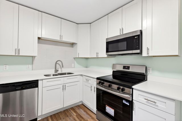 4628 Hilltop Drive, Ocean Springs, MS 39564