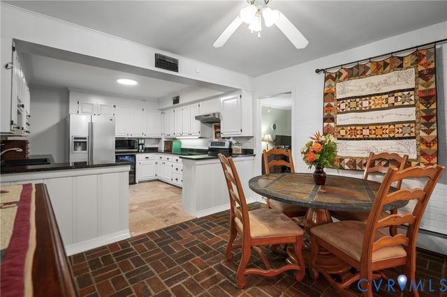 1152 Oakridge Rd, Petersburg, VA 23805