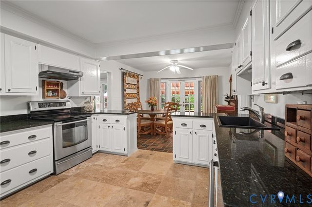 1152 Oakridge Rd, Petersburg, VA 23805