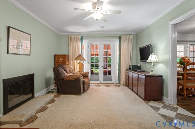 1152 Oakridge Rd, Petersburg, VA 23805