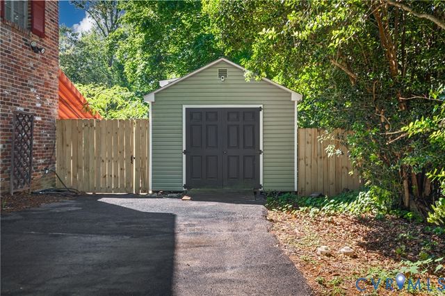 1152 Oakridge Rd, Petersburg, VA 23805