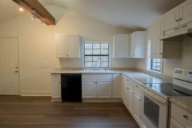 4616 Edison Ave, Bauxite, AR 72011