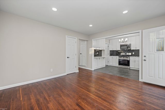 23339 Allor Street, St Clair Shores, MI 48082