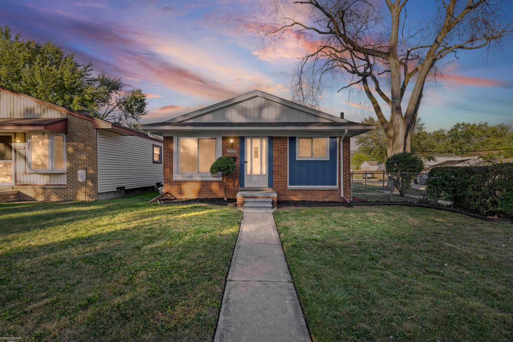 23339 Allor Street, St Clair Shores, MI 48082