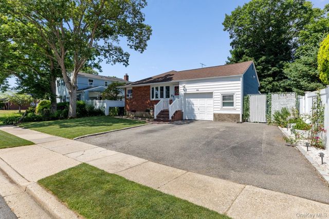 54 Oak Street, Farmingdale, NY 11735