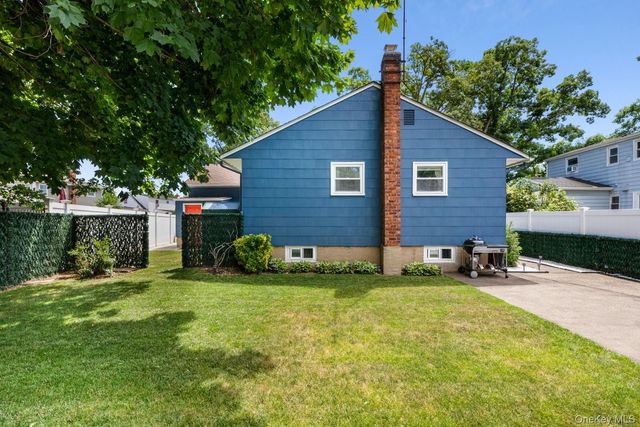 54 Oak Street, Farmingdale, NY 11735