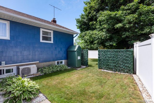 54 Oak Street, Farmingdale, NY 11735