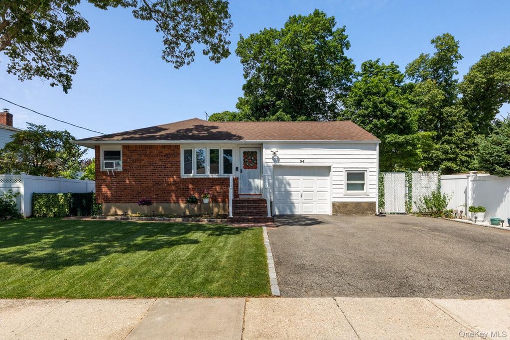 54 Oak Street, Farmingdale, NY 11735