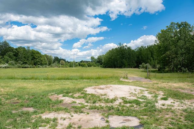 1365 E Shaffer Road, Hope, MI 48628
