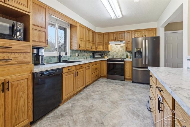 2811 Dina Street, Midland, MI 48642