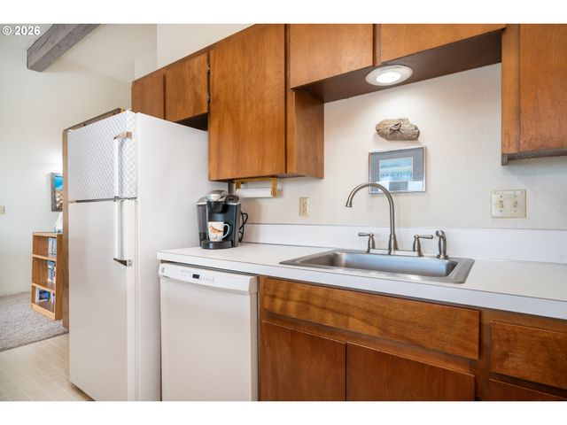 3300 Nw Oceania Dr, Waldport, OR 97394