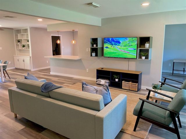 6023 Claridge Drive, Houston, TX 77096