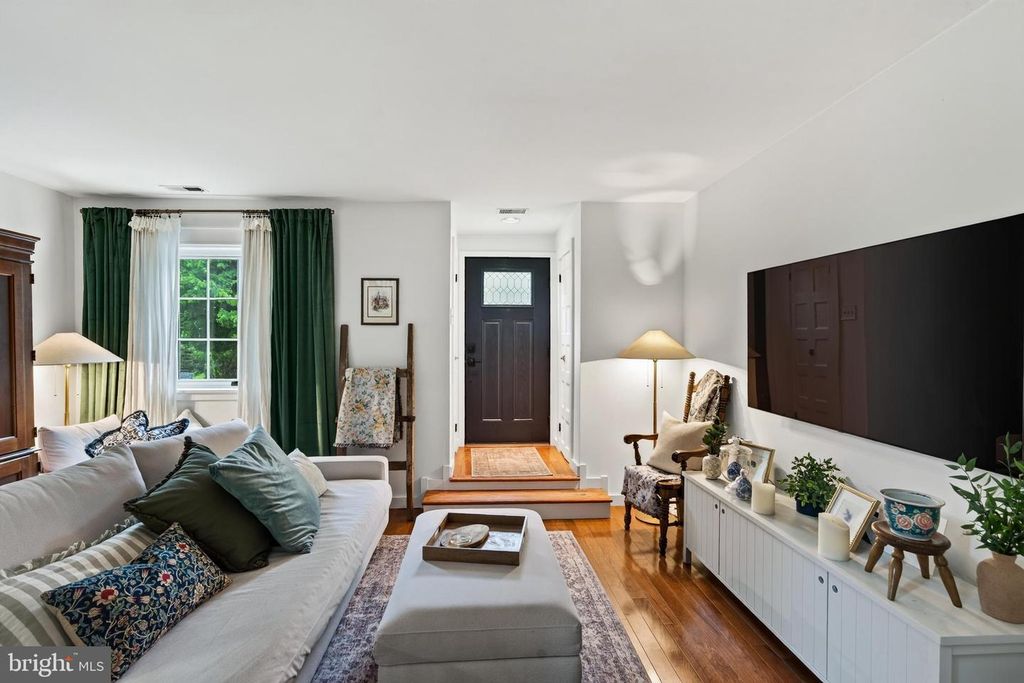 240 E SPRINGFIELD AVE, PHILADELPHIA, PA 19118 — photo 3