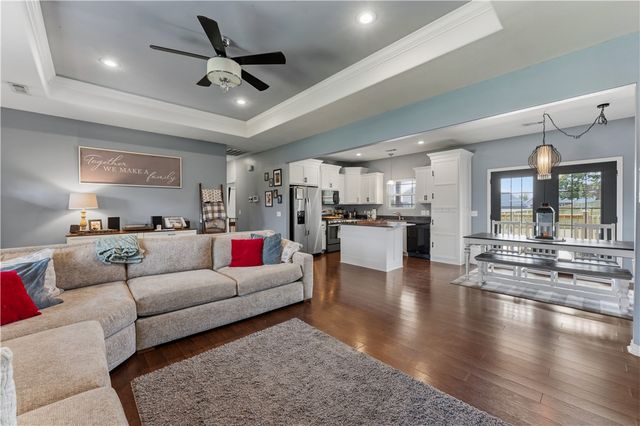 510 Hillsview Lane, Cave Springs, AR 72718