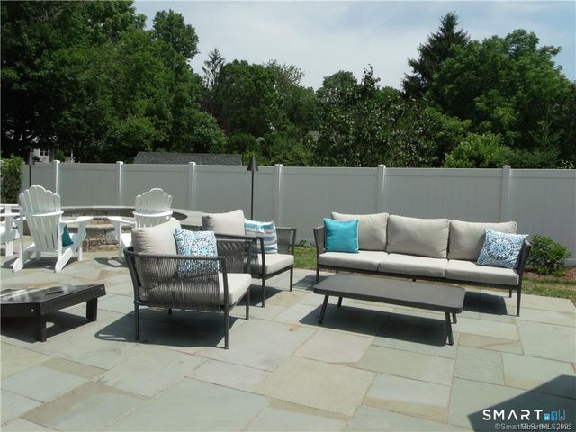 8 Lawson Drive, Madison, CT 06443