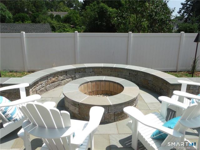 8 Lawson Drive, Madison, CT 06443