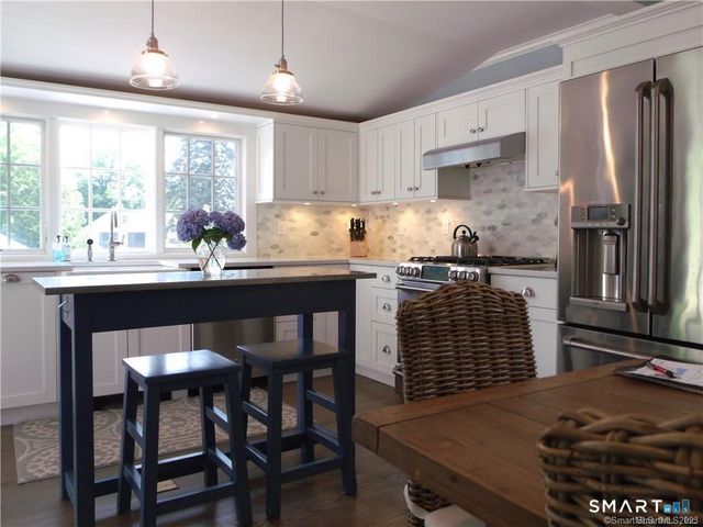 8 Lawson Drive, Madison, CT 06443
