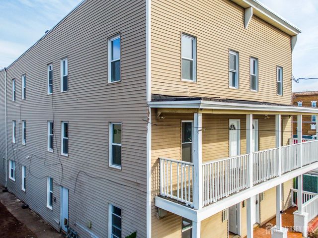 364 Market Street 3F, Perth Amboy, NJ 08861