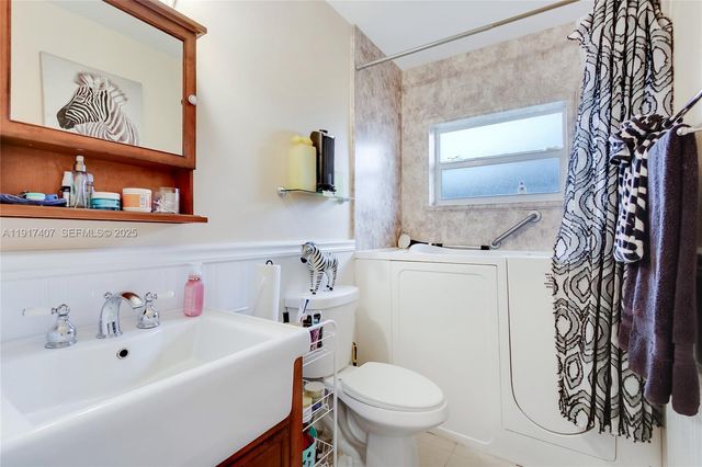 7100 NW 99th Ave, Tamarac, FL 33321