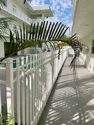 12890 NE 8th Avenue 102, North Miami, FL 33161