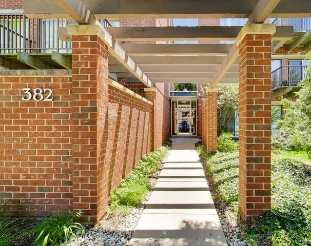 382 Kelburn Road 221, Deerfield, IL 60015