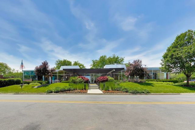 382 Kelburn Road 221, Deerfield, IL 60015