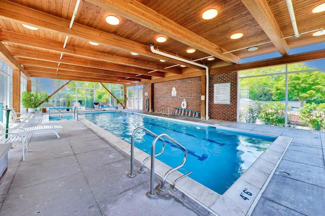 382 Kelburn Road 221, Deerfield, IL 60015