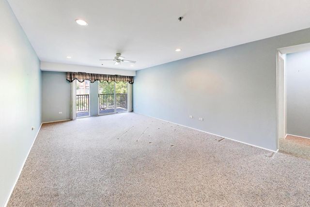 382 Kelburn Road 221, Deerfield, IL 60015