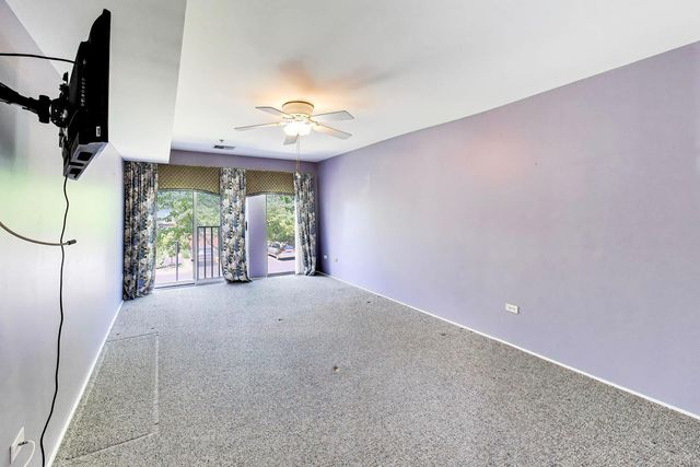 382 Kelburn Road 221, Deerfield, IL 60015