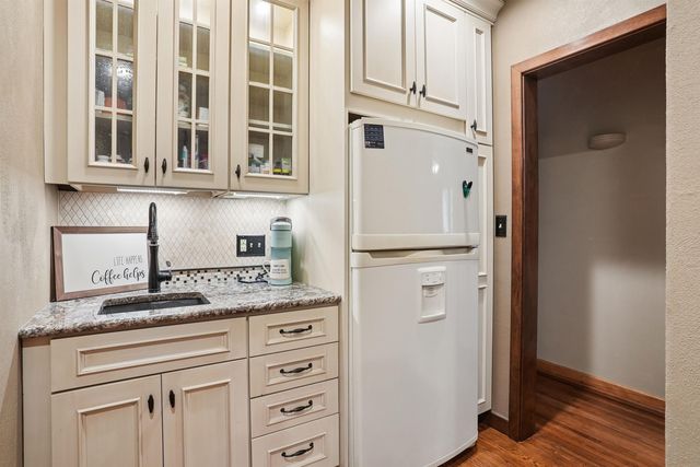 160 Norfolk Road, Waterloo, IA 50701