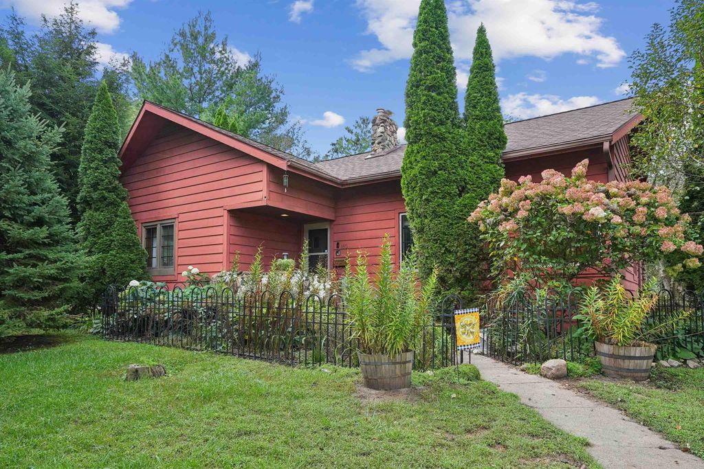 160 Norfolk Road, Waterloo, IA 50701