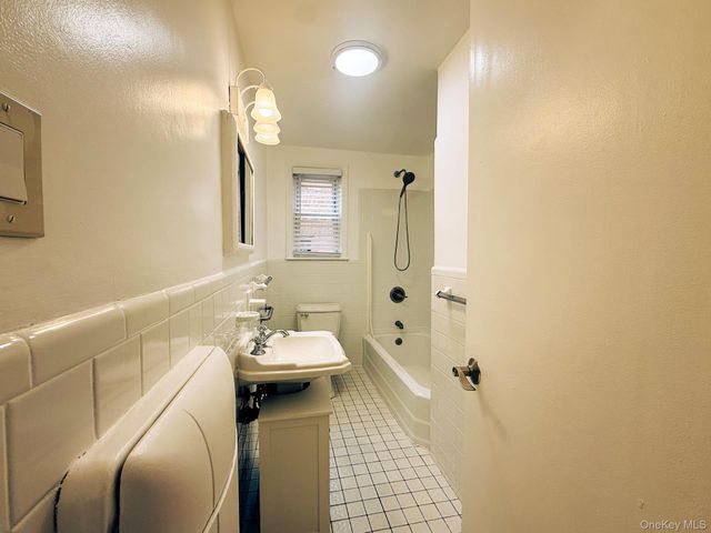 87 Alexander 1, Yonkers, NY 10704