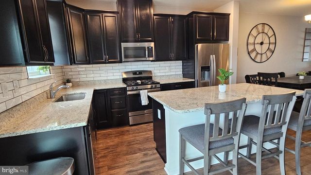 202 POND VIEW CT, Quakertown, PA 18951