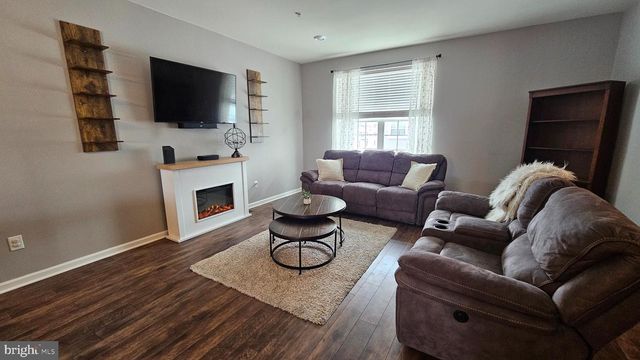 202 POND VIEW CT, Quakertown, PA 18951