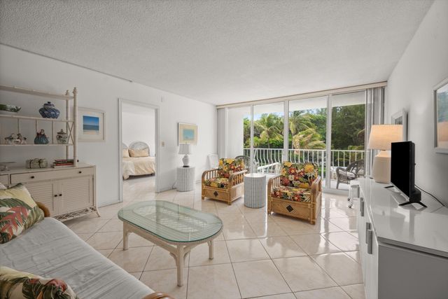 2774 S Ocean Boulevard 206, Palm Beach, FL 33480