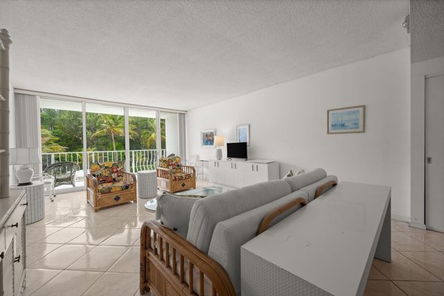 2774 S Ocean Boulevard 206, Palm Beach, FL 33480