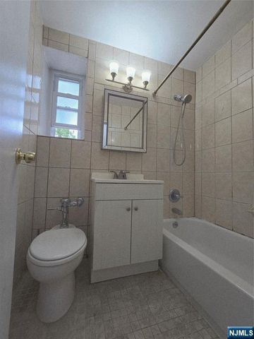 2345 Linwood Avenue 1A, Fort Lee, NJ 07024