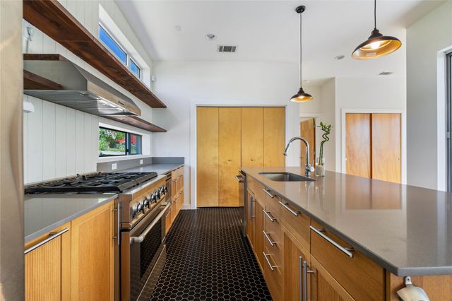 5334 Sendero Hills PKWY, Austin, TX 78724