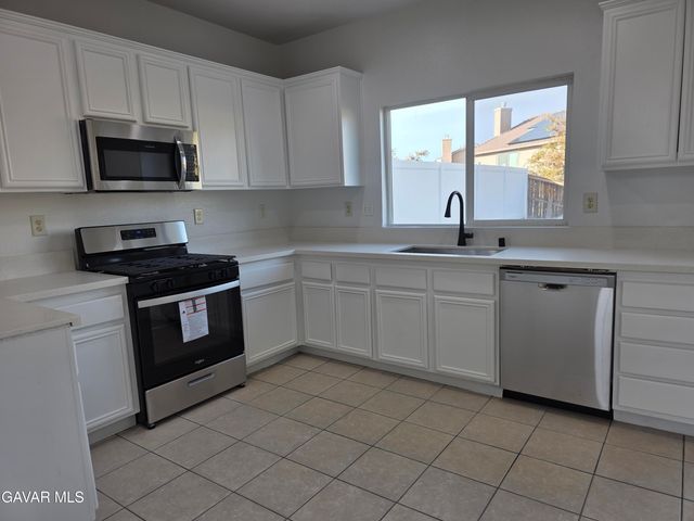 12378 Blazing Star Lane, Victorville, CA 92392