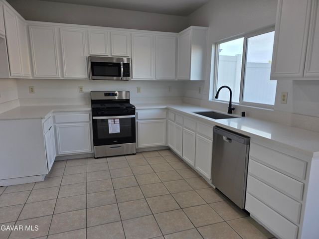 12378 Blazing Star Lane, Victorville, CA 92392